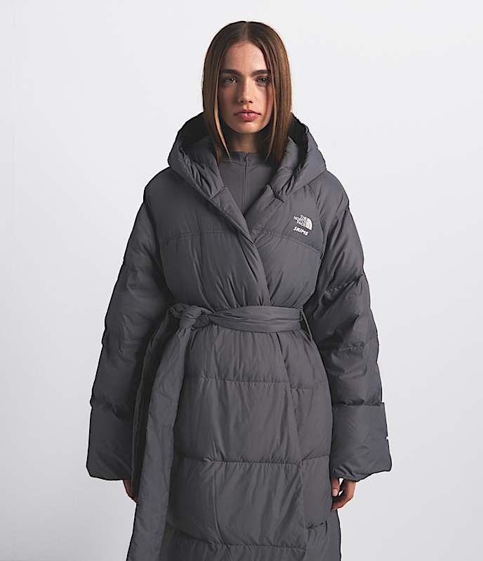 Parka enveloppant Nuptse pour femmes The North Face x SKIMS - 2