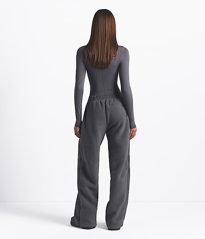 Pantalon  jambe droite en molleton Denali 1995 The North Face x SKIMS TNF Gris acier Sk BACK