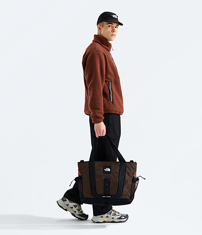 Hot Shot Tote TNF MODELBACK