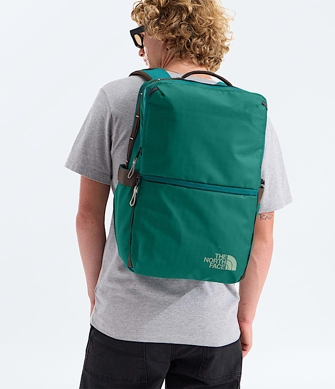 Base Camp Voyager Daypack TNF MODELBACK