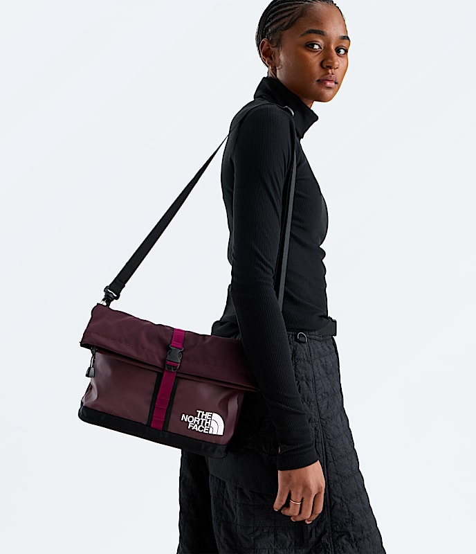 Base Camp Shoulder Bag TNF MODELBACK
