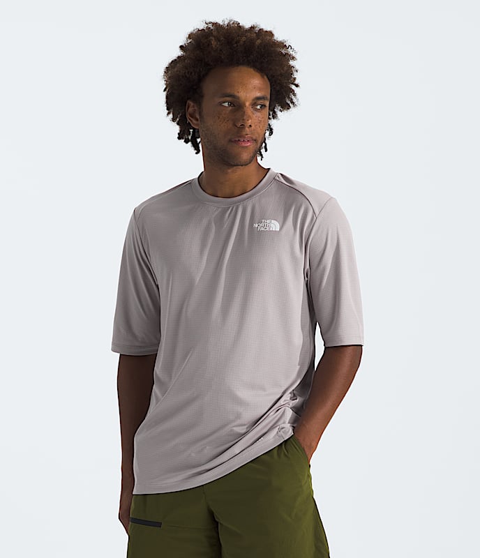 ★★THE NORTH FACE★★ Men's Hike and Camp Short Sleeve Roun Men's Short-Sleeve LIGHTRANGE™ Shirt | The North Face