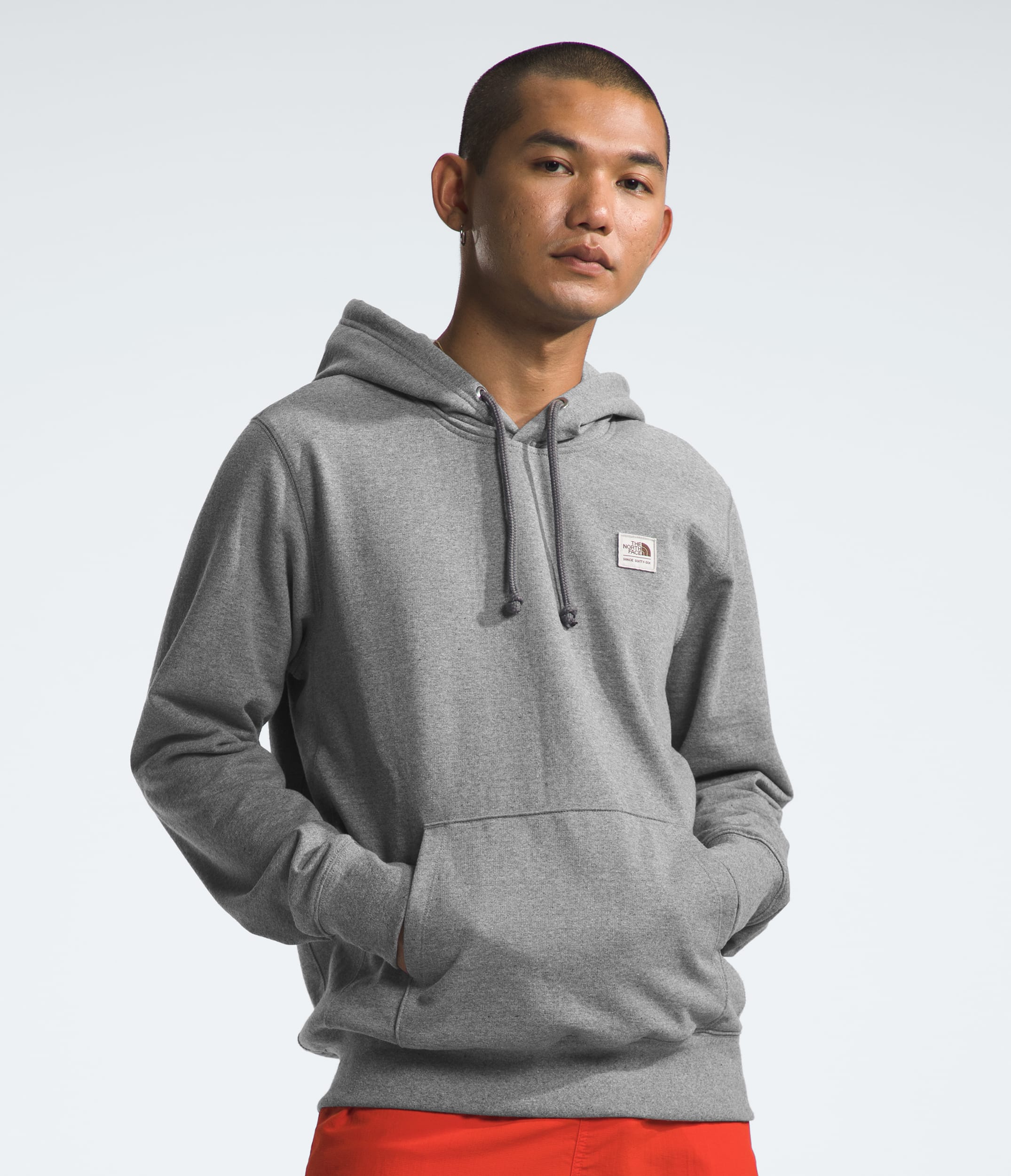M HERITAGE PATCH PULLOVER HOODIE | The North Face | The